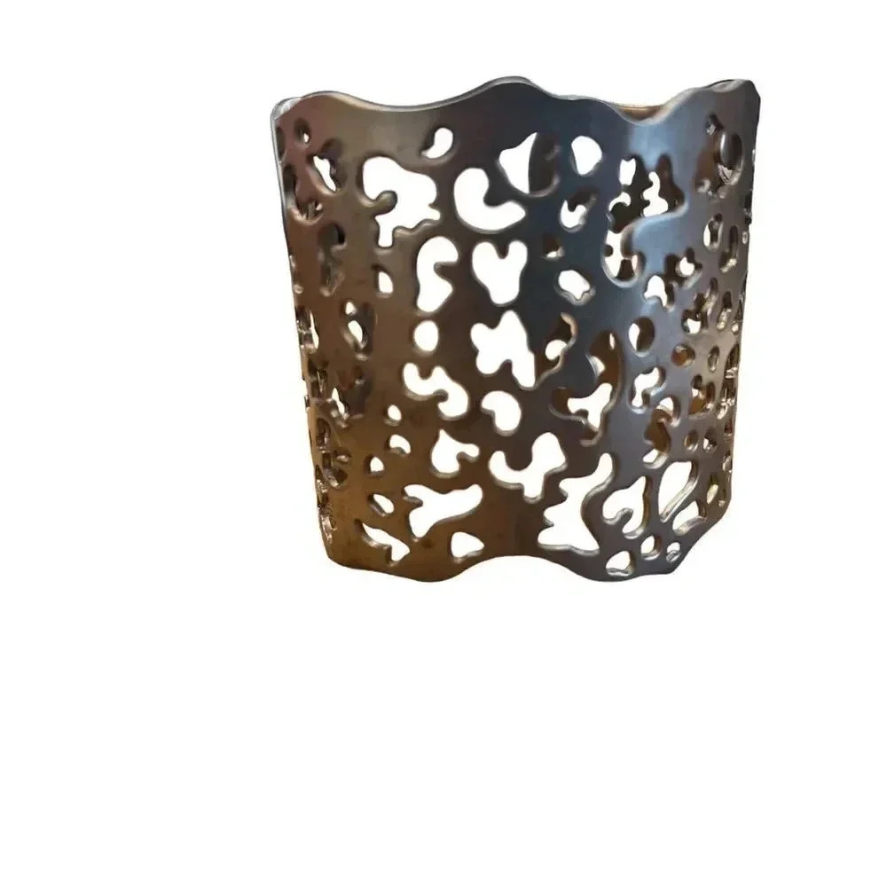 Matte silver cuff bracelet - Picture 2 of 9